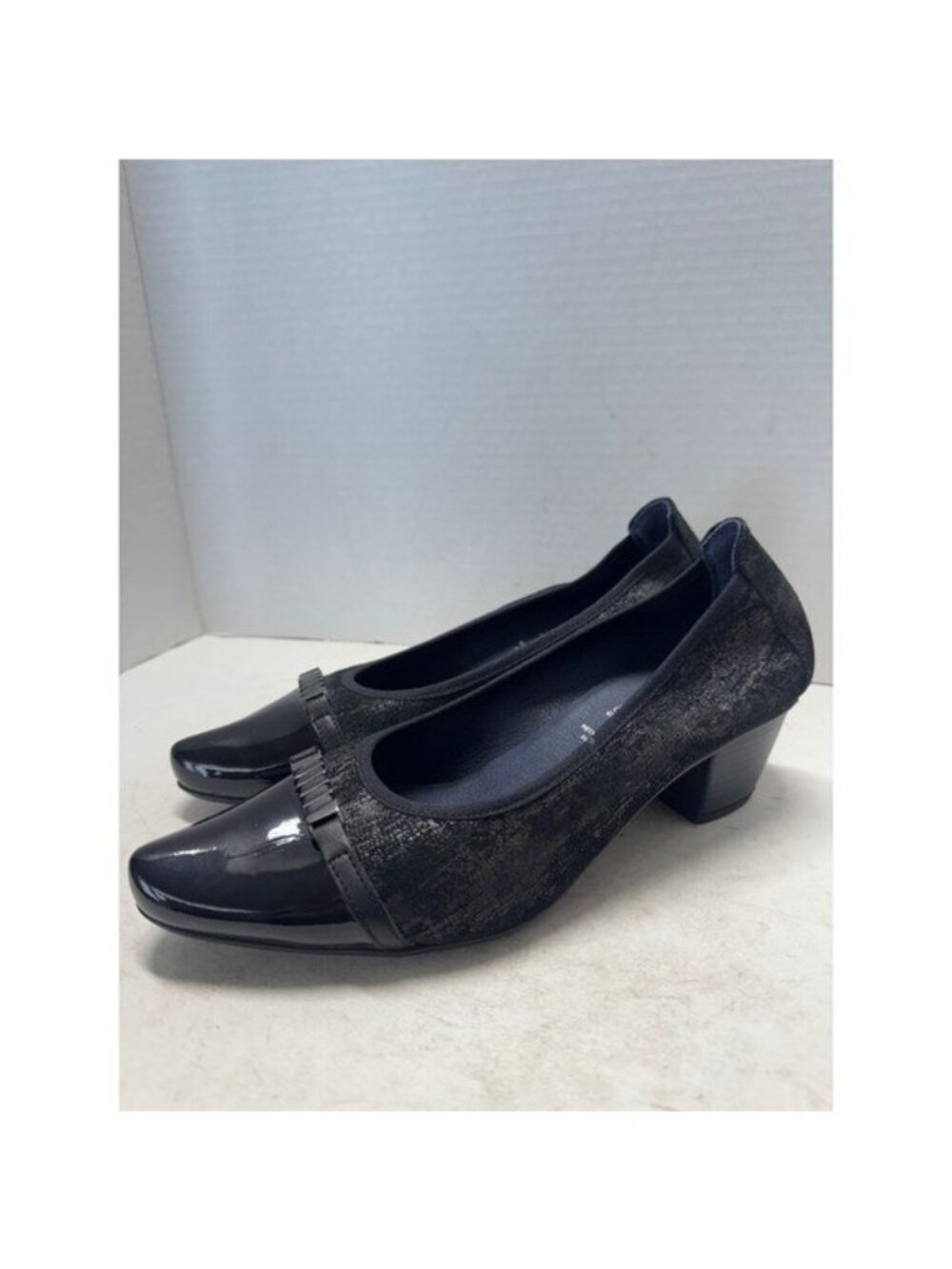Dorking by Fluchos Black Metallic Patent Cap Toe Block Heel Pumps Size 39 8.5